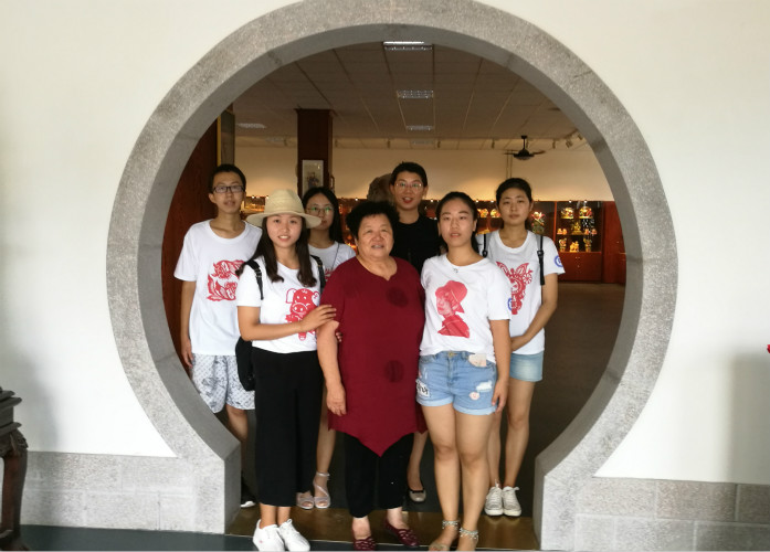 参观民俗文化大院合影 (2)_meitu_1.jpg